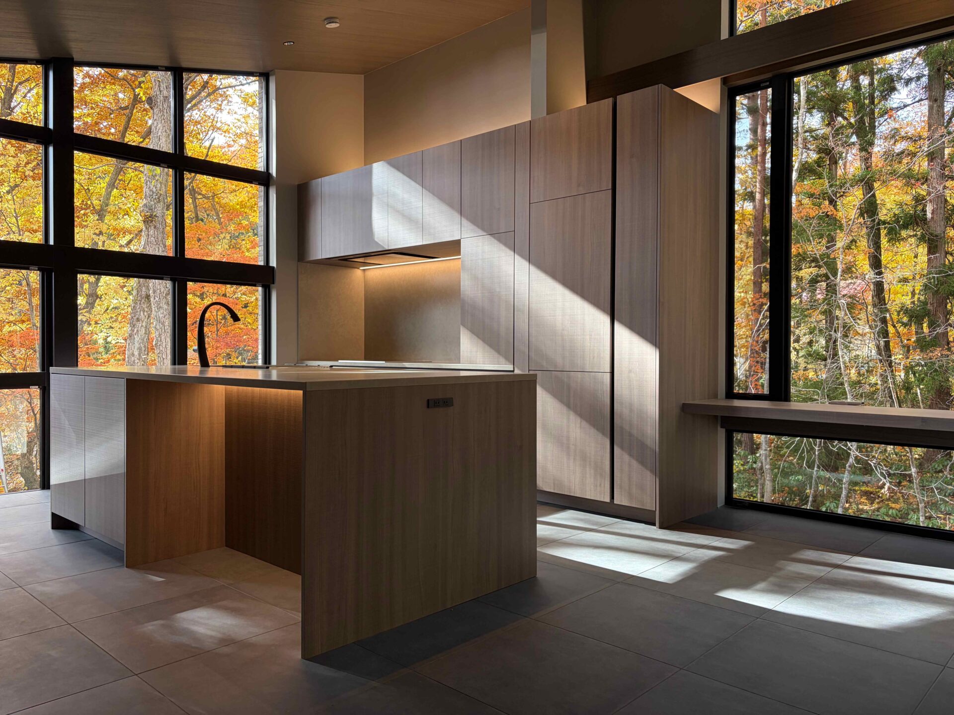 奥行のあるキッチン